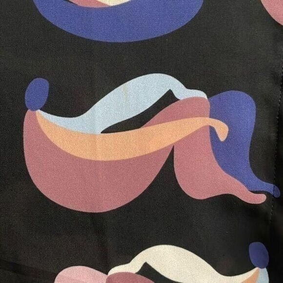 Abstract button up blouse weqeq edit - Picture 4 of 4